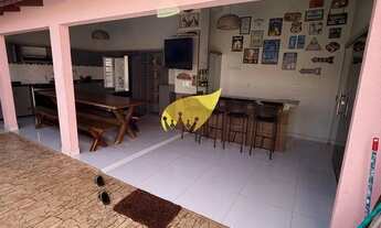 Imagem: Casa reformada com piscina em condomínio