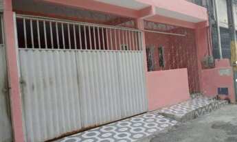 Imagem 4: Casa em rua pública