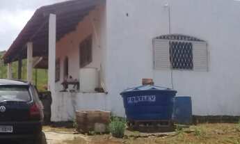 Imagem 4: Terreno com uma casa e galpão