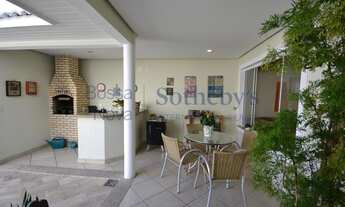 Imagem 2: Casa com projeto arquitetônico em condomínio fechado