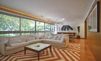 Imagem: Apartamento reformado na quadra da praia