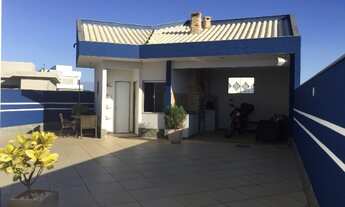 Imagem 2: Casa duplex em condomínio fechado no Vale dos Cristais