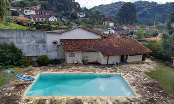 Imagem 7: Casa com piscina em rua privativa