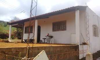 Imagem 3: Terreno com uma casa e galpão