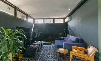 Imagem 7: Casa repleta de verde em localização nobre