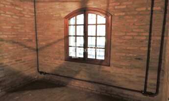 Imagem 5: CASA ESTILO ÚSTICO , TIPO CASA DE CAMPO, COM QUADRA DE TÊNIS DE SAIBRO