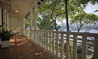 Imagem: Casa tradicional em frente ao mar