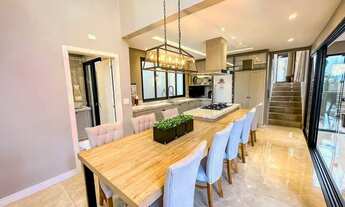 Imagem 3: Localizada em um dos bairros mais cobiçados da cidade, esta casa de alto padrão é uma verd