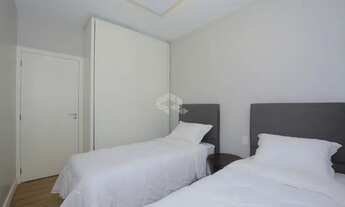 Imagem 2: Apartamento mobiliado no bairro Itacorubi, com 4 dormitórios, sendo 1 suíte, 2vg. Florianó