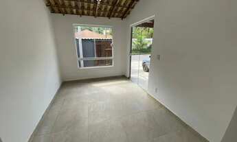 Imagem 6: Casa duplex - com pequeno quintal e churranqueira