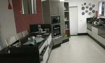 Imagem 4: Casa de condomínio para venda tem 680 metros quadrados com 4 quartos