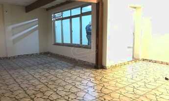 Imagem: Casa térrea com 3 vagas em rua tranquila