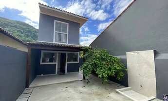 Imagem: Casa duplex - com pequeno quintal e churranqueira