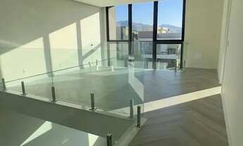 Imagem 6: Casa de Condomínio com 3 suítes, área gourmet, piscina e 4 vagas para venda com 436m²