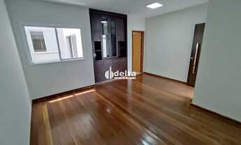 Imagem 2: Casa com 4 quartos e 1 suíte disponível para locação no bairro Santa Mônica em Uberlândia