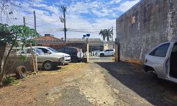 Imagem 7: Casa comercial disponível para venda no bairro Osvaldo Rezende em Uberlândia - MG