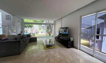 Imagem 7: Casa de Luxo Integrada à Natureza com Piscina Aquecida e Espaço Gourmet Completo