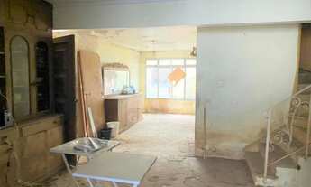 Imagem 5: Moema sobrado com cômodos amplos, precisa reforma, venda rápida, com portão de ferro front