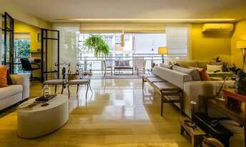 Imagem 2: Deslumbrante Apartamento Iluminado, Renovado, com Vista Verde no Leblon!