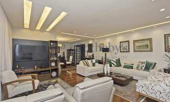 Imagem 2: Apartamento reformado em rua arborizada