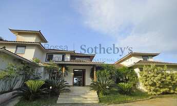 Imagem 2: Casa contemporânea no meio de reserva ecológica