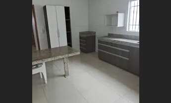 Imagem 2: Irene aluga Excelente casa com piscina zona leste