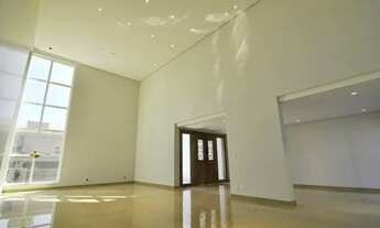 Imagem 7: Casa para aluguel e venda possui 469 metros quadrados com 4 quartos