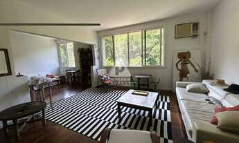 Imagem 2: 2 quartos (1 suíte) com Dce em rua Nobre e arborizada