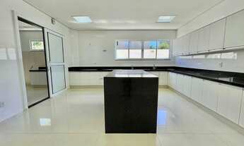 Imagem 3: Casa localizada no Alphaville Cruzeiro do Sul com 4 suítes e 827 metros quadrados