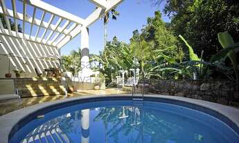 Imagem 2: Casa com ampla área de lazer