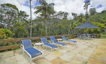 Imagem 3: Casa com privacidade em meio ao verde