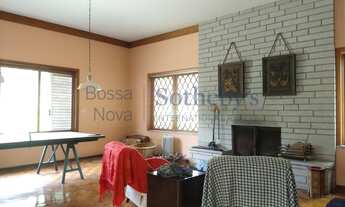 Imagem 6: Casa com piscina em rua privativa