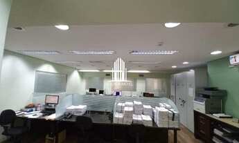 Imagem: O Escritório é bem amplo, arejado, salas