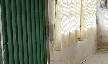 Imagem 6: Casa em rua pública