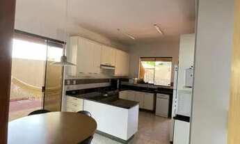 Imagem 4: Casa de condomínio sobrado para venda tem 339 metros quadrados com 4 quartos