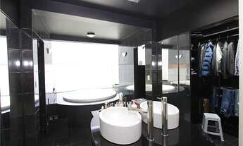 Imagem 6: Bem-vindo à elegância e ao conforto definitivos na deslumbrante casa de alto padrão no pre