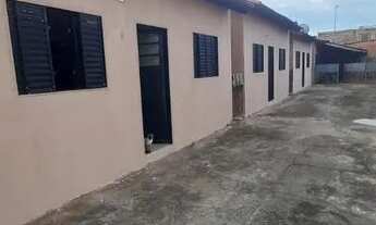 Imagem 2: Casa condominio. Bairro Leblon. 2 quartos sala cozinha banheiro e portão eletrônico