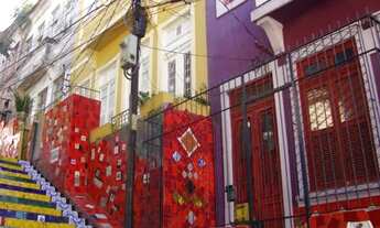 Imagem: Quarto individual na escadaria de azulejos