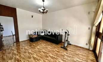 Imagem 3: Casa de 4 Quartos com Amplo Lote e Jardim no Bairro Santa Inês