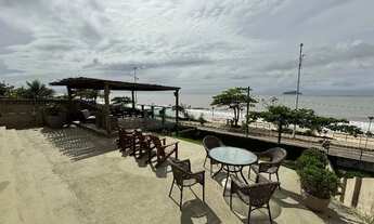 Imagem 4: Sobrado Frente Mar Balneário Piçarras com 6 Suítes - Terreno com 1102m²