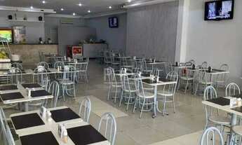 Imagem: Casa comercial de esquina, no Centro de