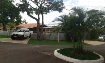 Imagem 7: Chacara com 2 casas, uma de madeira e uma de alvenaria, piscina