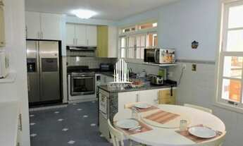 Imagem 5: Casa no miolo da Granja viana com 4 dorm sendo 2 suítes, 2 vagas cobertas