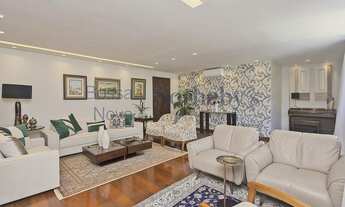 Imagem 6: Apartamento reformado em rua arborizada