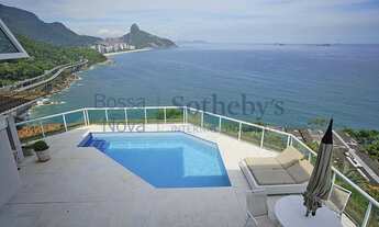 Imagem: Casa com jardim e vista para o Joá