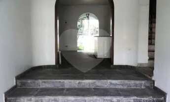 Imagem 4: Sobrado com 5 quartos, piscina e jardim