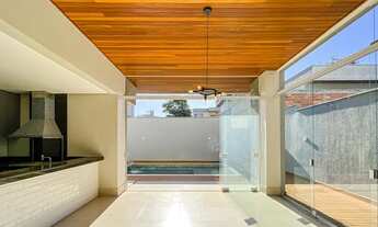 Imagem 8: Viva a Excelência em Goiânia: Luxuoso Sobrado no Condomínio Portal do Sol Garden