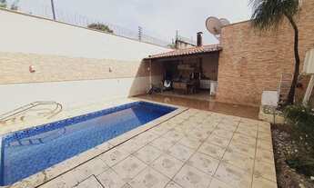 Imagem 2: Casa de condomínio para venda possui 250 metros quadrados com 4 quartos