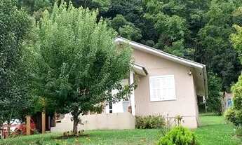 Imagem 2: Casa com piscina e pátio fechado, localizado no bairro Linha Bonita em Gramado/RS