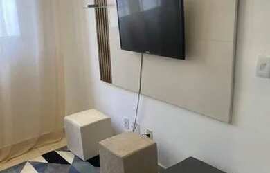 Imagem 2: Apartamento para aluguel e venda totalmente mobiliado com armários planejados na cozinha e